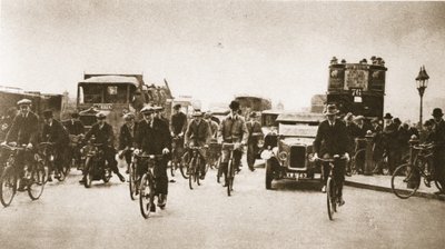 Crowds of city workers on Blackfriars Bridge during the Great Strike, from Wonderful London, published 1926-27 by English Photographer